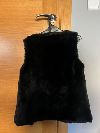 Chaleco de pelo negro de H&M