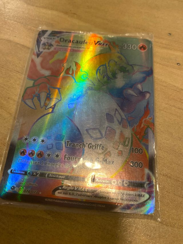 Carta Pokémon Dracaufeu VMAX 074/073