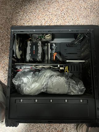 Torre Gaming Negra