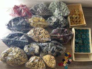 Vasta collezione di bottoni assortiti