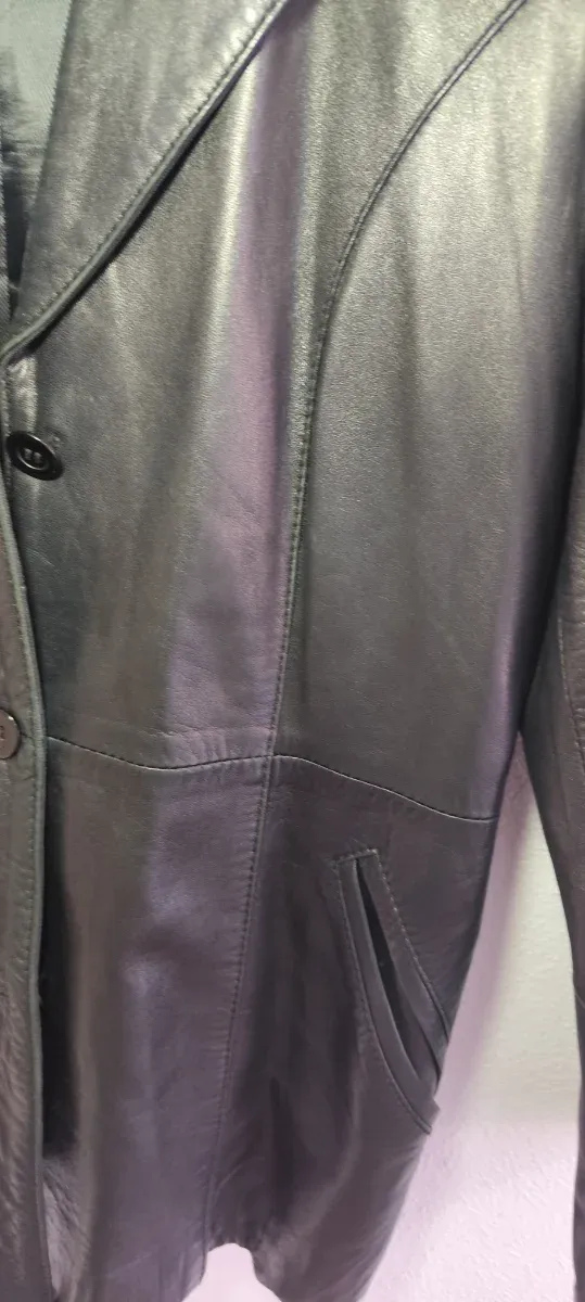 Chaqueta de piel negra talla 44 pero talla como 42