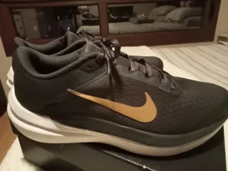 Zapatillas Nike Running Winflo 10 Negro/Dorado