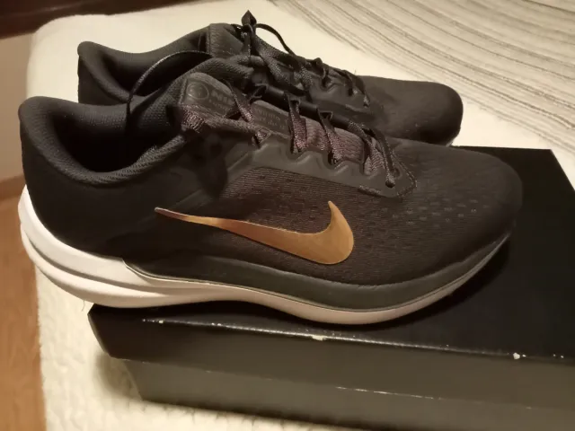 Zapatillas Nike Running Winflo 10 Negro/Dorado