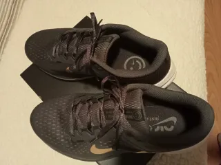 Zapatillas Nike Running Winflo 10 Negro/Dorado