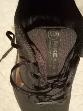 Zapatillas Nike Running Winflo 10 Negro/Dorado