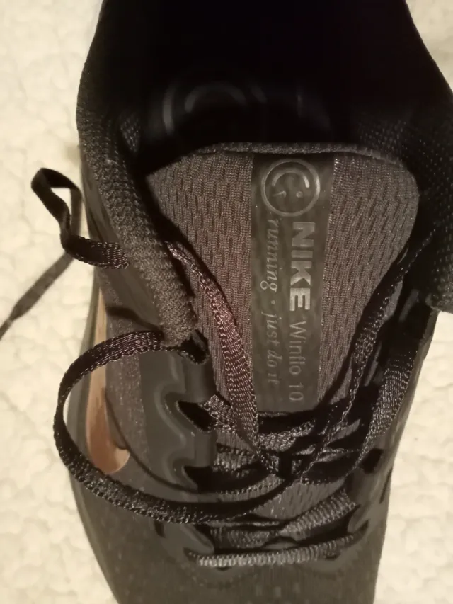 Zapatillas Nike Running Winflo 10 Negro/Dorado