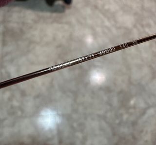 Gafas de sol Ray-Ban negras y doradas