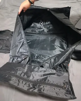 Mochila de viaje negra