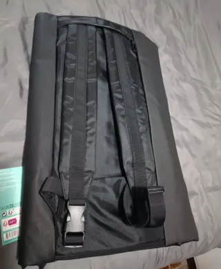 Mochila de viaje negra