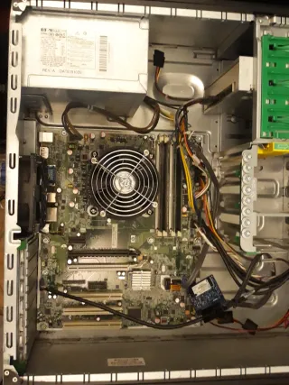 Torre HP 8100 i5-650 8GB RAM 32GB SSD W10LTSC iot.