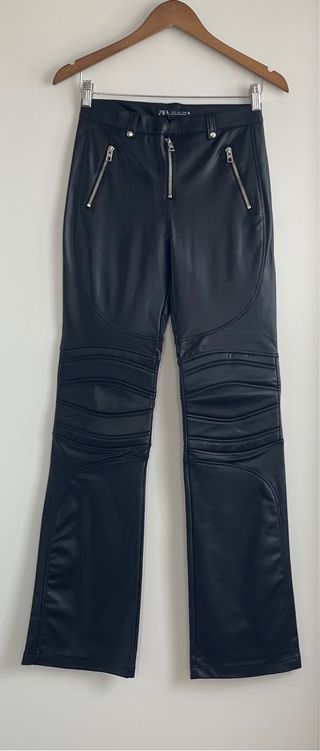 Pantalón efecto piel Zara