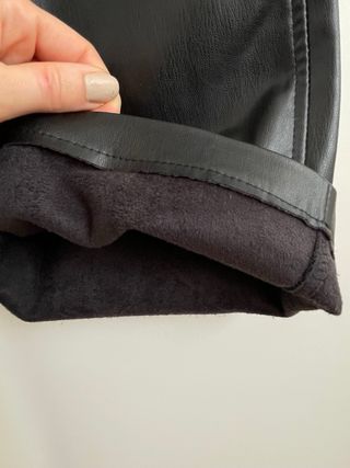 Pantalón efecto piel Zara