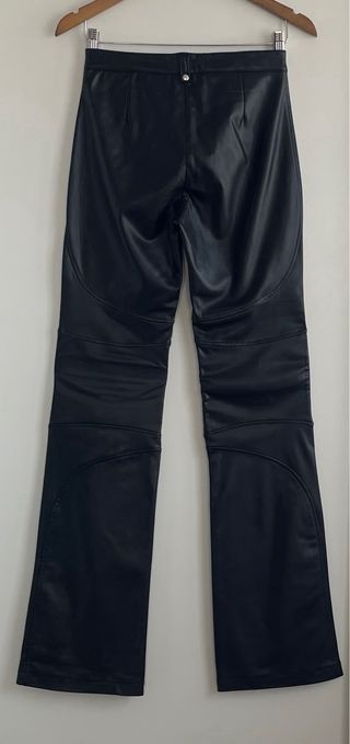 Pantalón efecto piel Zara