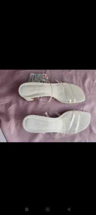 Sandalias blancas tiras transparentes