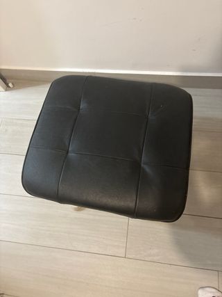 Reposapiés cuero y madera