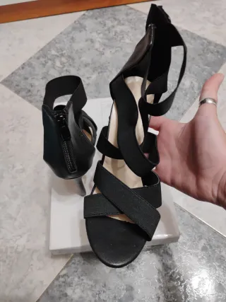 Sandalias tacón negras