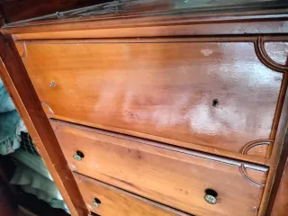 Armario vintage de madera con espejo tocador.