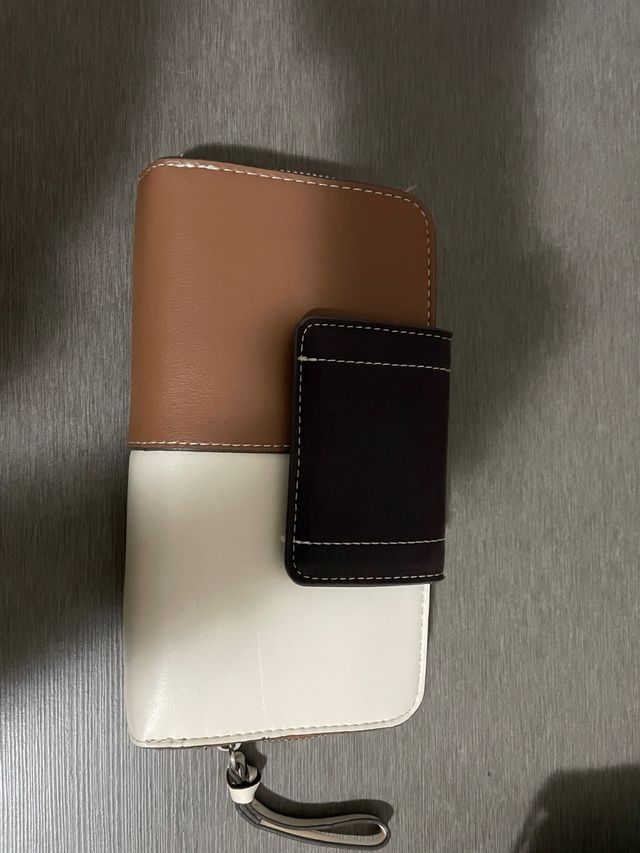 Cartera de piel bicolor