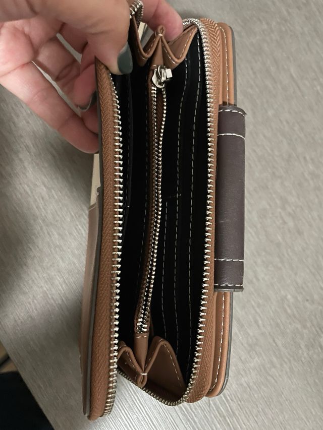 Cartera de piel bicolor