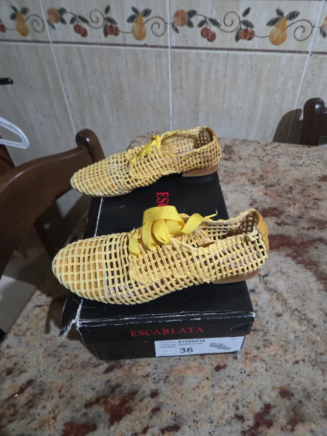 Zapatos mujer Escarlata amarillos