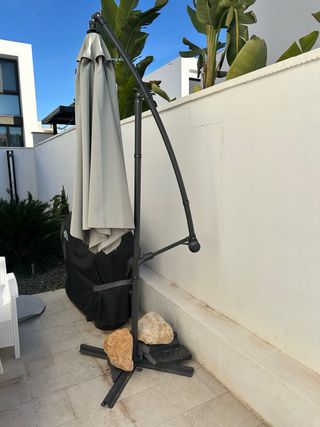 Sombrilla de jardín gris y negra