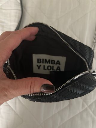 Bolso negro trenzado de piel