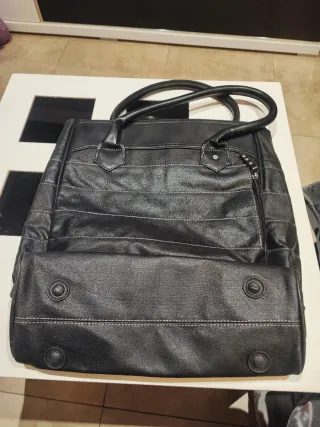 Bolso Negro Desigual en muy buen estado