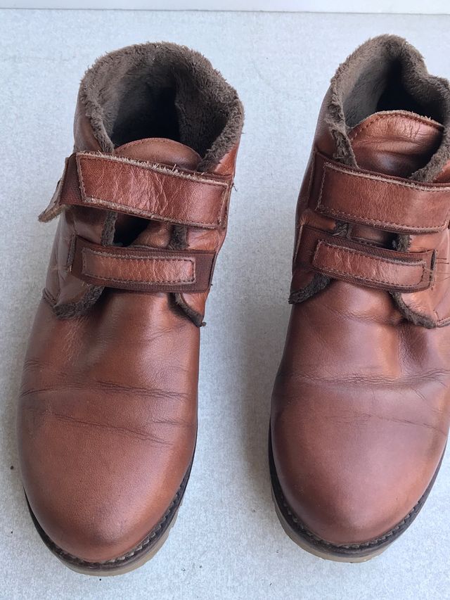 Botines marrones con velcro