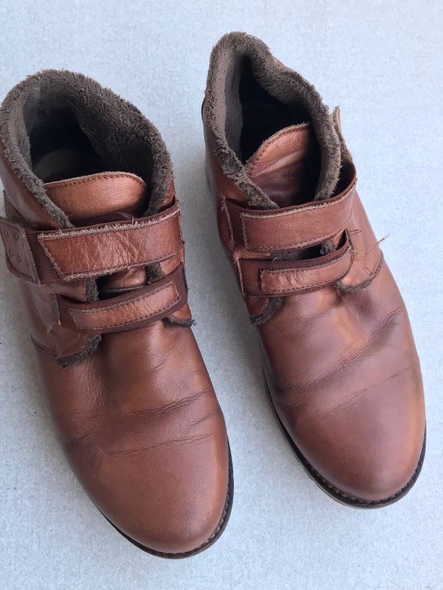 Botines marrones con velcro