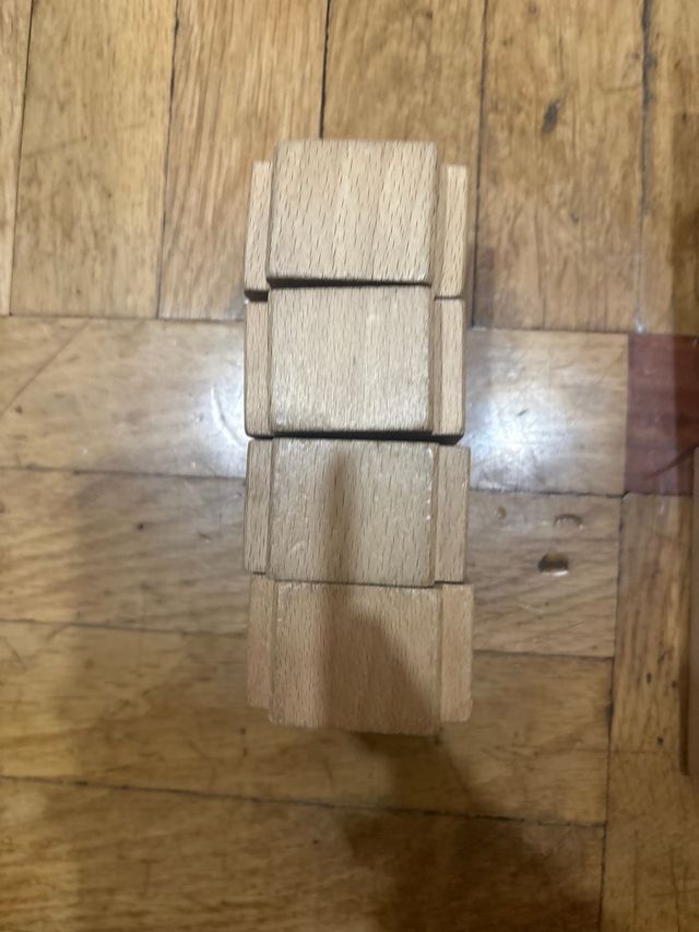 Tren de madera y vías