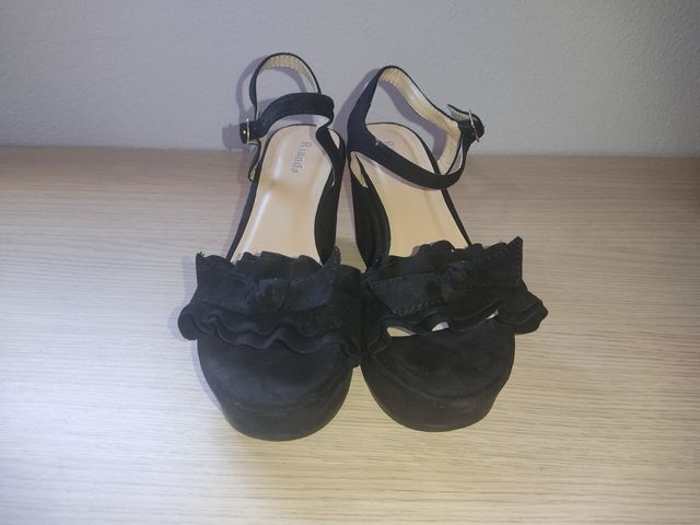 Tacones negros