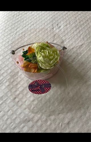 Canotier paja, cinturón metal y clutch boda