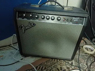 Amplificador Fender Frontman 25R