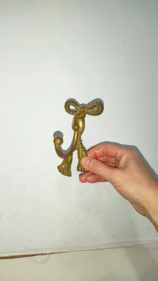 Alzapaños percha perchero antiguo bronce lazo