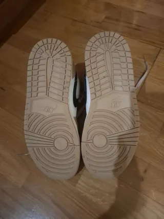 Nike Air Jordan 1 Mid Marrón y Blanco T 40.5