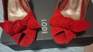 Zapatos de tacón rojos LODI