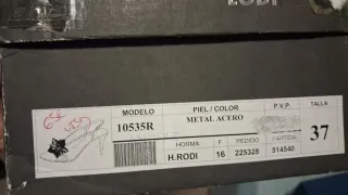 Zapatos de tacón rojos LODI