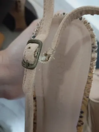 Zapatos de tacón elegantes beige y multicolor