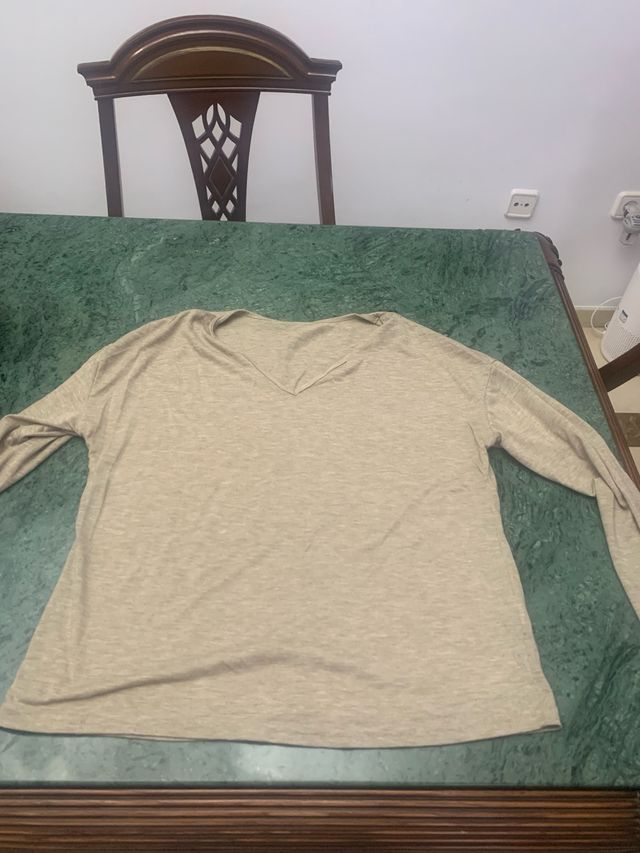 Suéters finos azul, negro y marrón claro