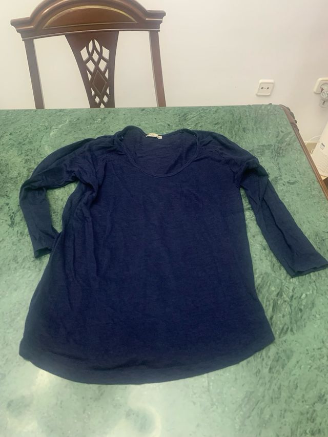 Suéters finos azul, negro y marrón claro