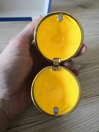 Uovo vintage decorativo