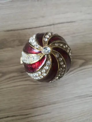 Uovo vintage decorativo