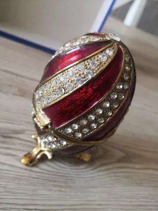 Uovo vintage decorativo