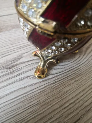 Uovo vintage decorativo