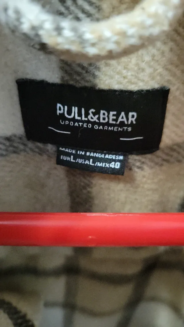 Chaqueta cuadros Pull&Bear beige y blanco