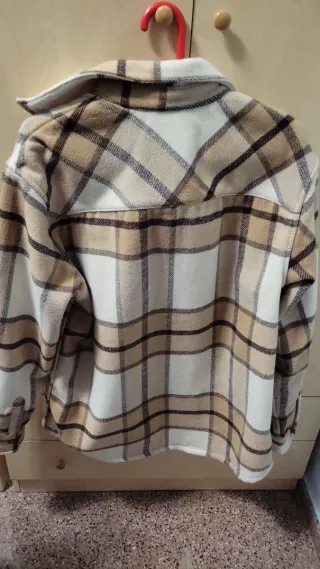 Chaqueta cuadros Pull&Bear beige y blanco