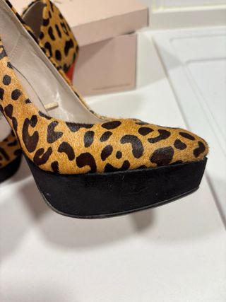 Sandalias de tacón estampado leopardo
