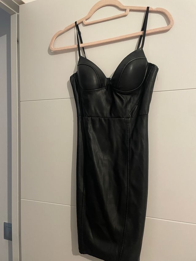 Vestido polipiel negro fiesta