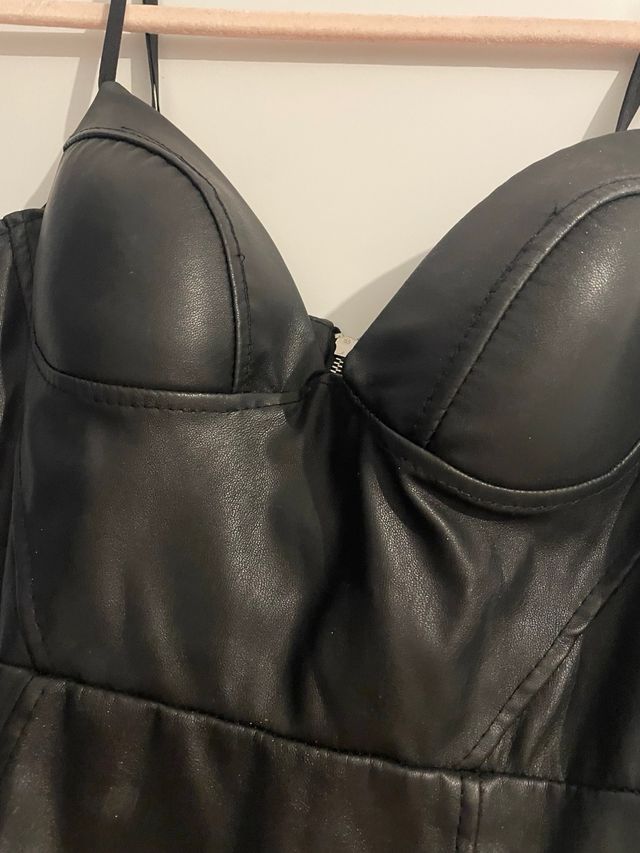 Vestido polipiel negro fiesta