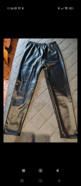 Leggings negros efecto piel brillante